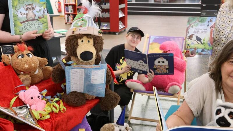 Sommerleseclub Leverkusen: Teddy, Schaf und Co. erkunden nachts die Bibliothek
