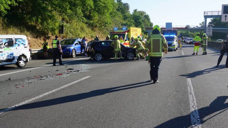 Mehrere Verletzte : Schwerer Unfall auf der A52