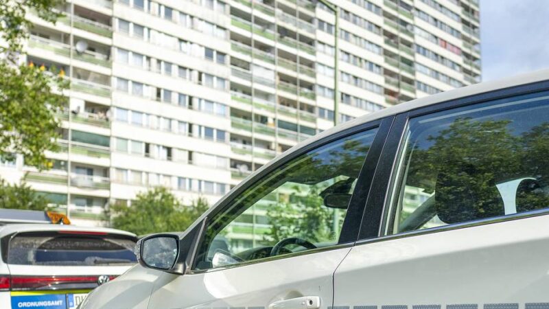 Sozialer Hotspot in Duisburg: Polizei nimmt drei Männer bei Razzia im Weißen Riesen fest