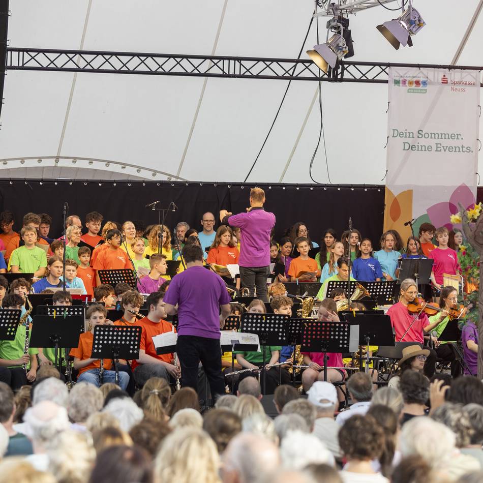 Musikalische Sommernacht des Neusser Quirinus-Gymnasiums: „Ich bin megastolz, dass wir das hier auf die Beine gestellt haben“