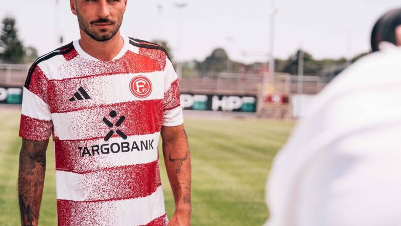 Toten-Hosen-Sänger kommt Verein zuvor: Campino präsentiert neues Fortuna-Heimtrikot – Design schon vor Wochen geleakt