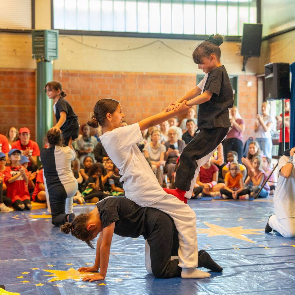 Zirkusschulfest in Mönchengladbach: Mut, Selbstvertrauen und das „Über-sich-Hinauswachsen“