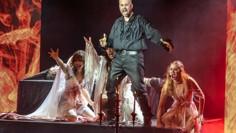 Blut, Leidenschaft und Standing Ovations: Ein Abend wie am Broadway: „Dracula – das Musical“ begeistert in Kaarst
