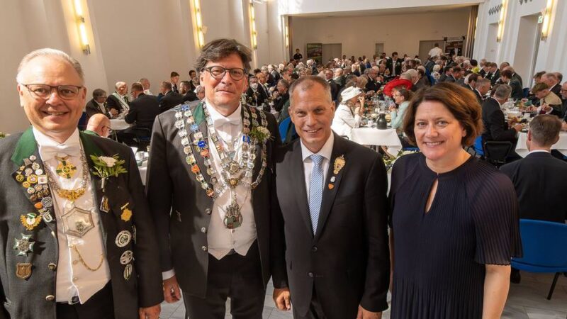 Neusser Scheibenschützen: 320 Gäste feiern Patronatstag im Zeughaus