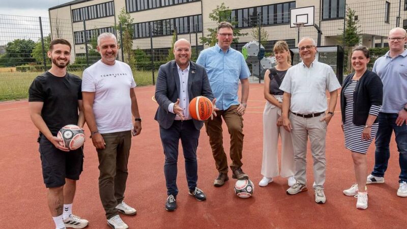 Bolzplatz an Gesamtschule Büttgen eröffnet: „Ich wünsche mir, dass dieser Platz gut behandelt wird“