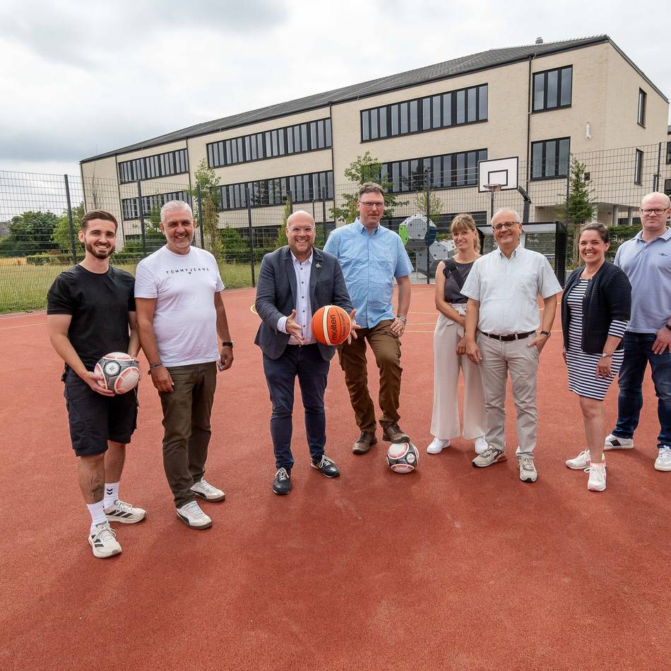 Bolzplatz an Gesamtschule Büttgen eröffnet: „Ich wünsche mir, dass dieser Platz gut behandelt wird“