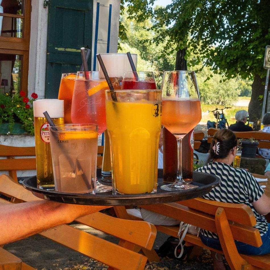 Kühle Getränke an heißen Tagen: Weizen-Spritz oder Pistazien-Martini – die Sommer-Drinks der Saison