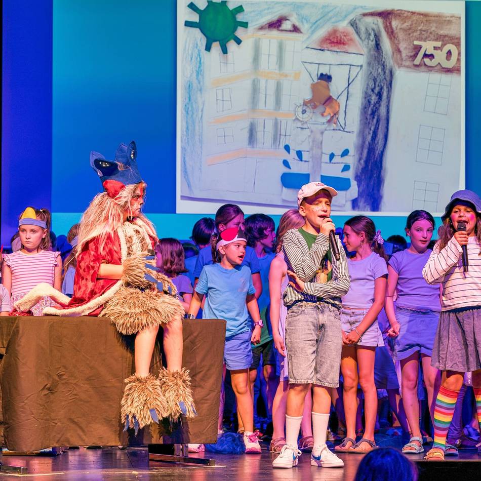 750 Jahre Ratingen: Kinder der Eduard-Dietrich-Schule reißen 1000 Zuschauer mit