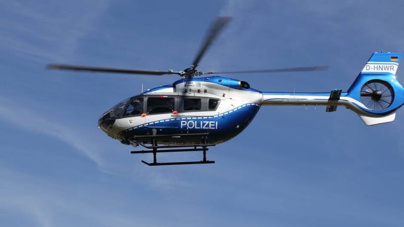Flucht von A46 durch Haan: Jugendliche flüchten vor Polizei und crashen gestohlenes Auto