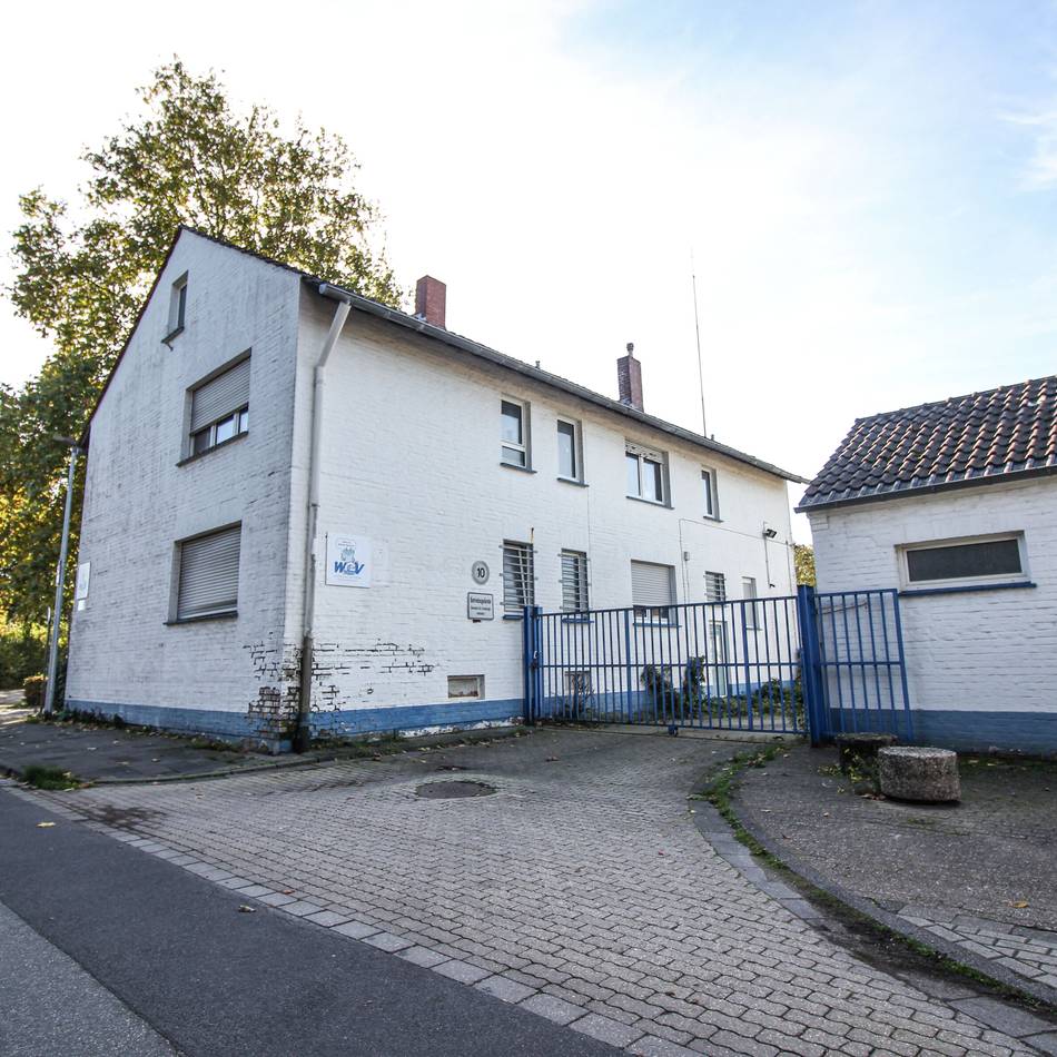 Flutgrabenquartier in Grevenbroich: Doch kein schneller Abriss von Ex-Bauhof und alter DRK-Zentrale