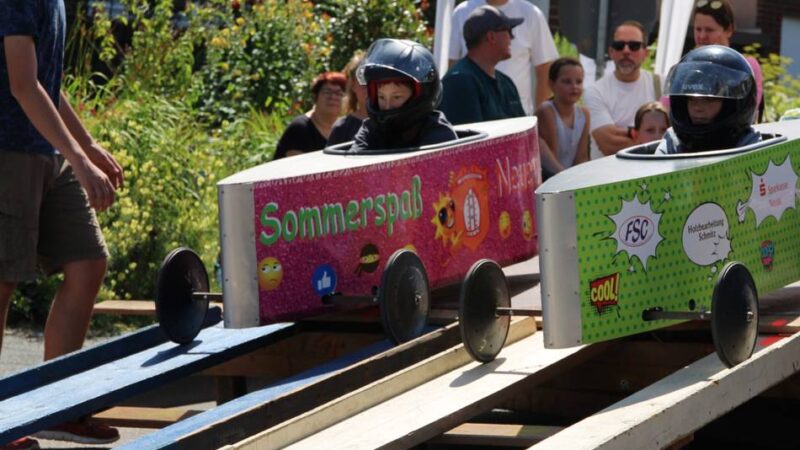 Seifenkistenrennen in Neuenhausen: Piloten sausen die „Willibrordus“ hinab – „Wir machen das für die Jugend“
