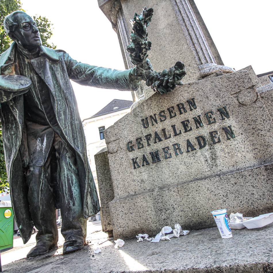 Anwohner können nicht schlafen: Wählergemeinschaft will den Einheitsplatz in Grevenbroich nachts sperren lassen