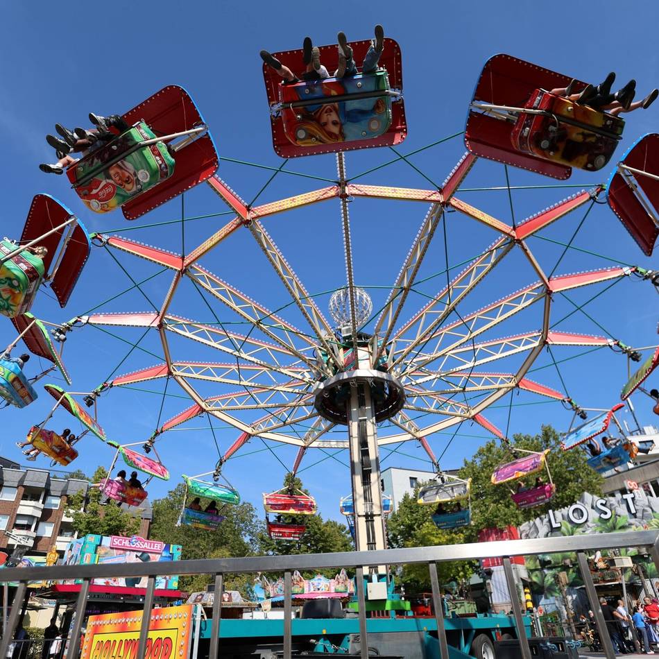 Buntes Kirmestreiben in Leverkusen: Das Stadtfest in Opladen ist eröffnet