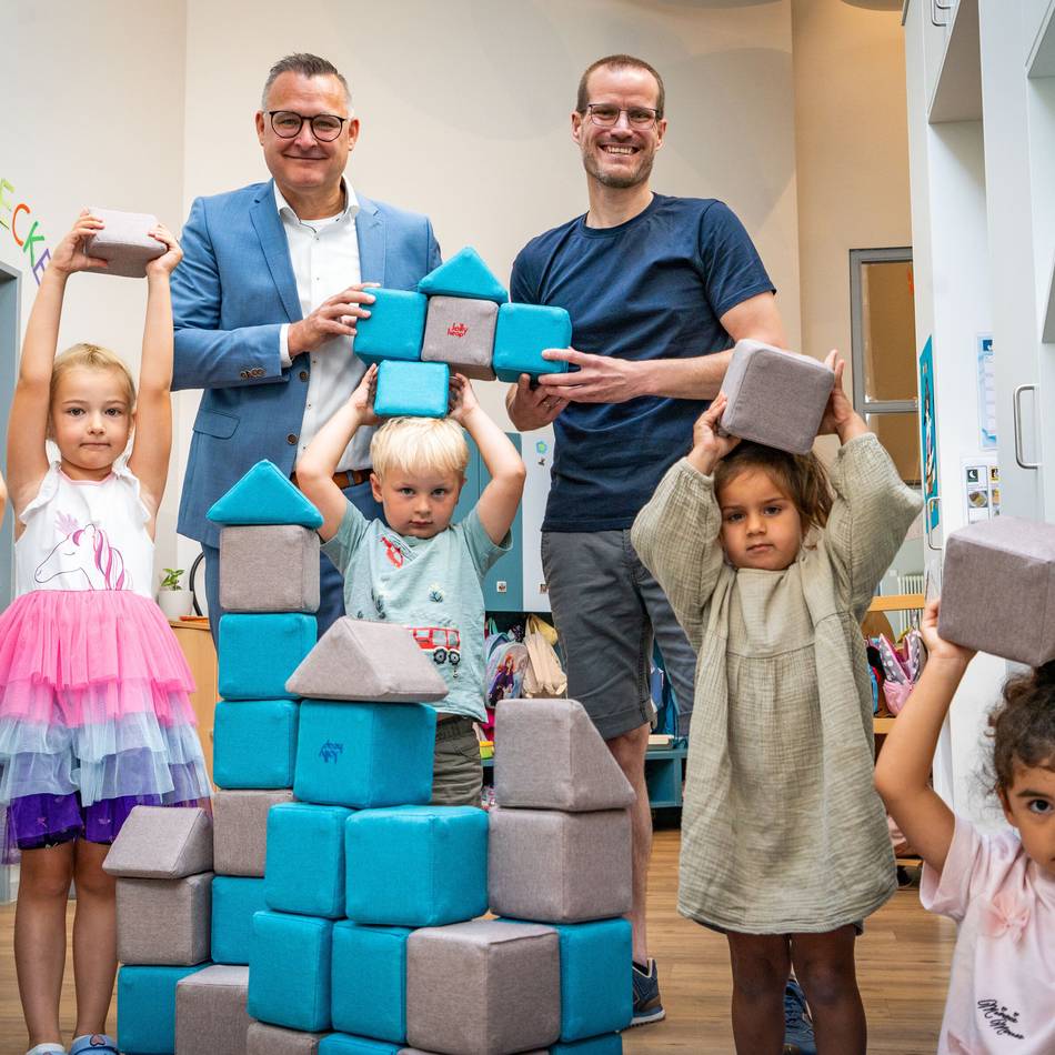 Dank Spende: Neue magnetische Stapelsteine für die Kindertageseinrichtung Wolkenschloss