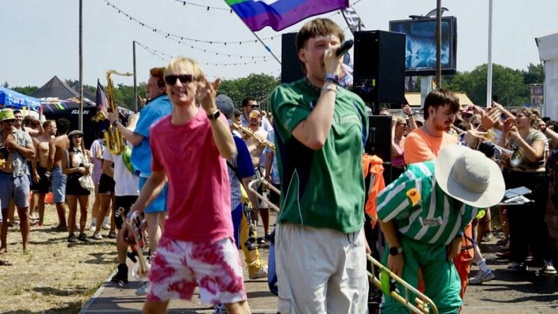Konzert zwischen den Zelten: Knallblech bringt Parookaville-Campingplatz zum Beben