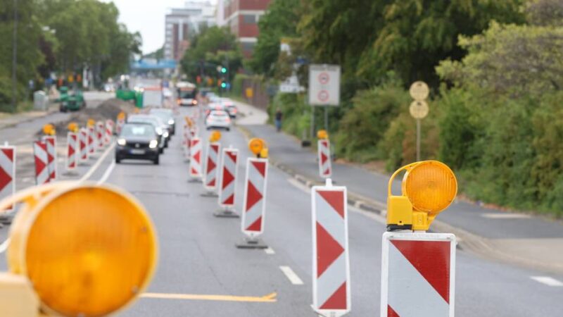 Arbeiten bis Ende August in Leverkusen : Baustelle auf Friedrich-Ebert-Straße geht in die Verlängerung
