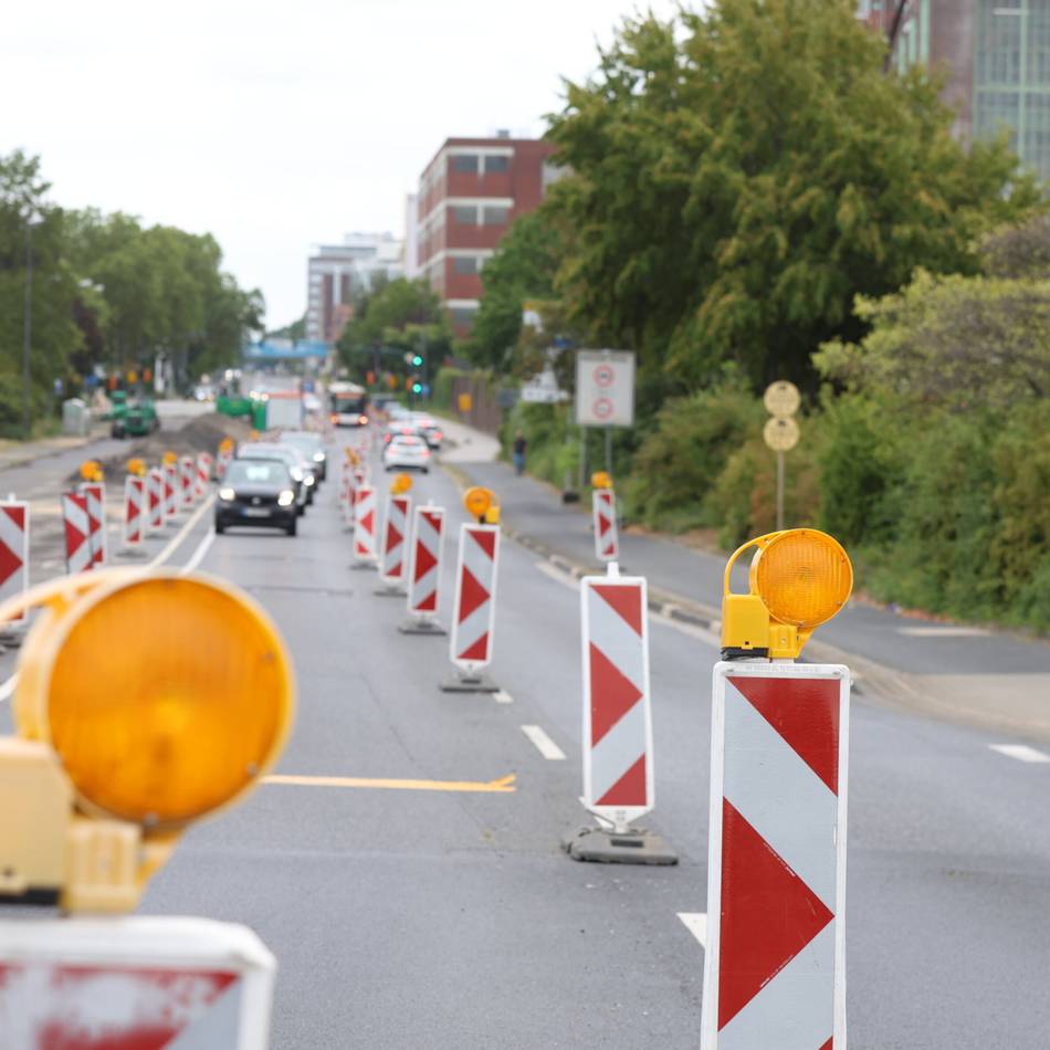 Arbeiten bis Ende August in Leverkusen : Baustelle auf Friedrich-Ebert-Straße geht in die Verlängerung