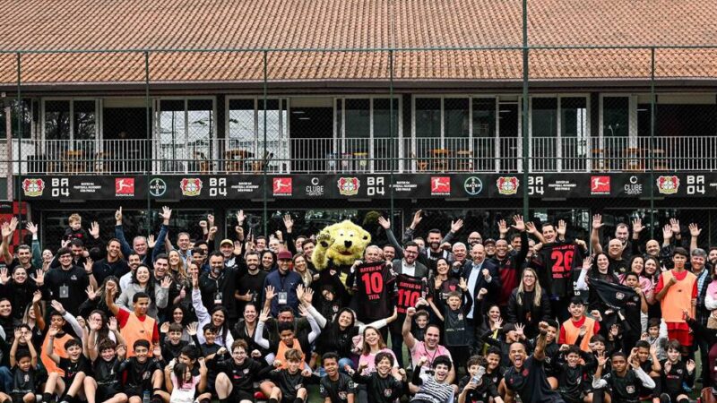 „Football Academy“ in São Paulo: Bayer 04-Legenden trainieren mit brasilianischem Nachwuchs