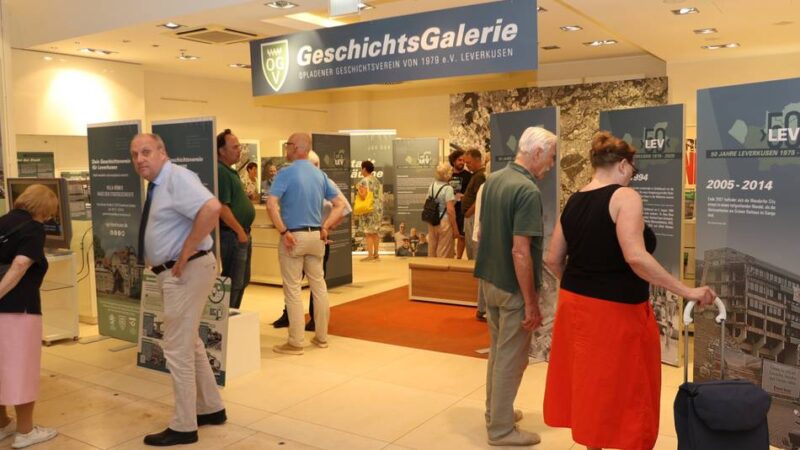Rathaus-Galerie in Leverkusen: Neue „GeschichtsGalerie“ zeigt Gesichter der Stadt