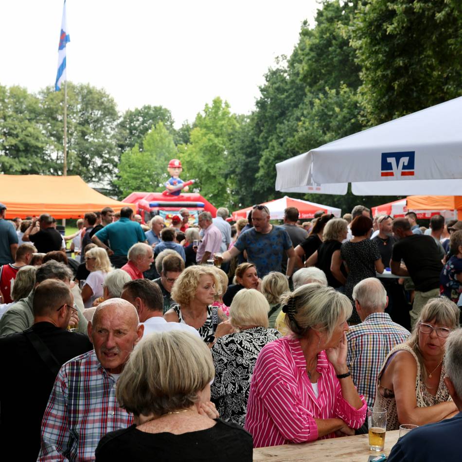 Veranstaltung in Mönchengladbach: Uedding feiert zweites Dorffest mit „Abba“