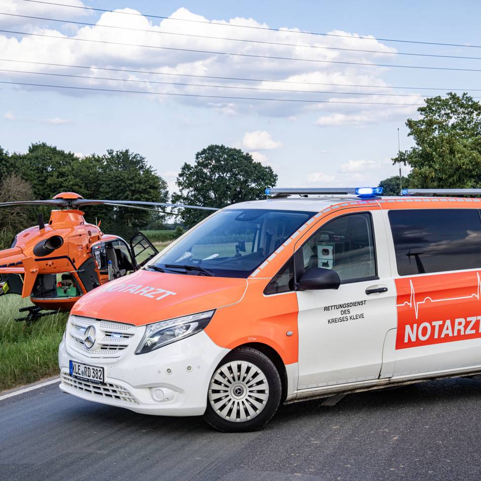 Rettungshubschrauber im Einsatz: Motorradfahrer wird bei Unfall schwer verletzt