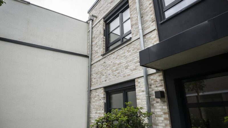 Immobilienkauf in Düsseldorf: Nagelneues Stadthaus mitten in Bilk – warum kauft es eigentlich keiner?