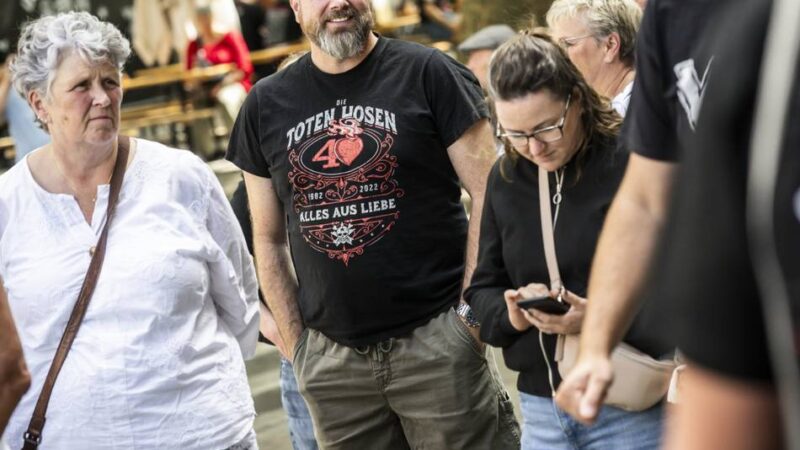 Vor Konzerten in Düsseldorf: Fans von der Ostsee und aus Argentinien – „Die Toten Hosen begleiten mich mein Leben lang“