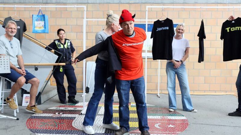 Pädagogisches Theater in Korschenbroich: „Wer schweigt, stärkt die Täter“