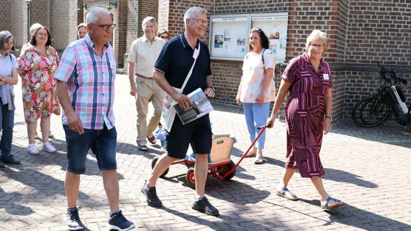 Korschenbroicher Stadtgeschichte: „Spaziergang op Platt“ durch den Ortskern
