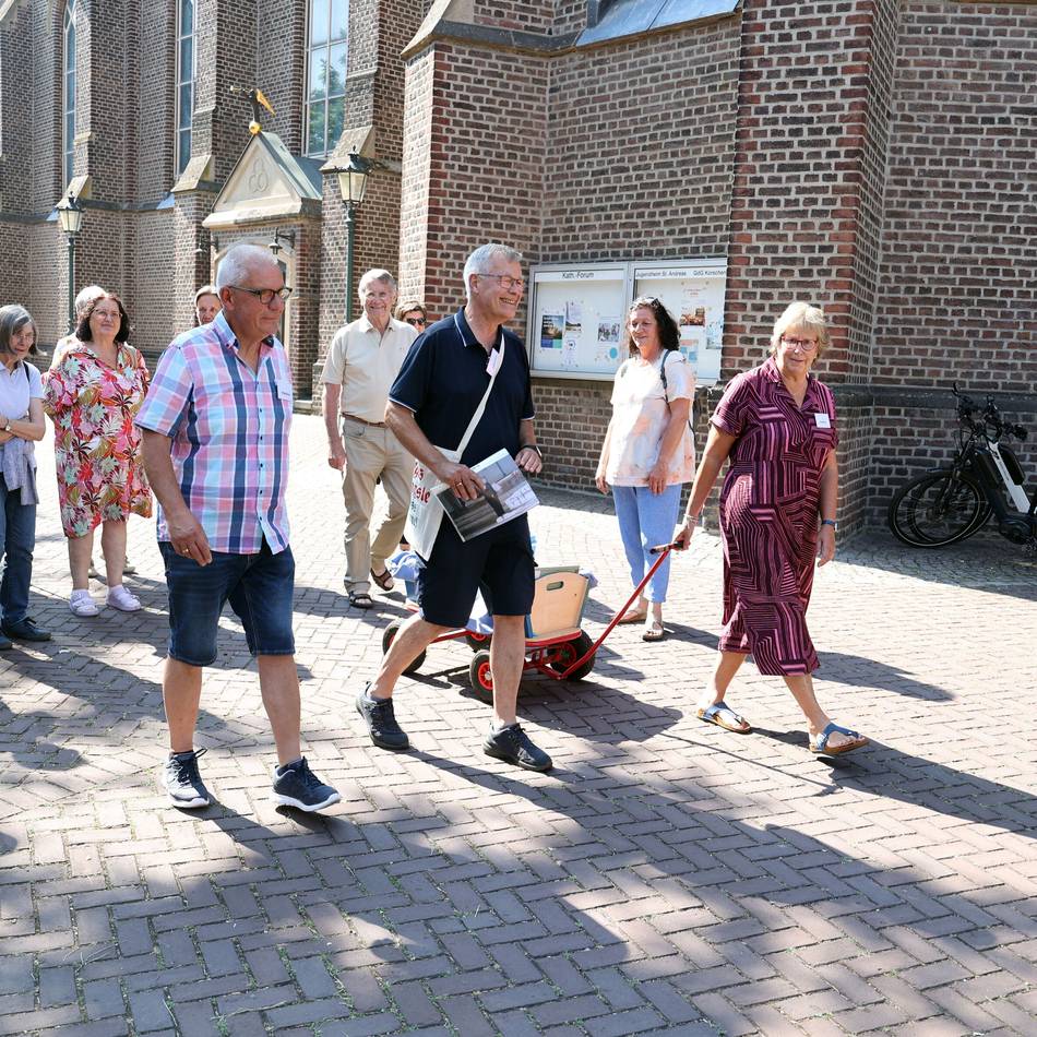 Korschenbroicher Stadtgeschichte: „Spaziergang op Platt“ durch den Ortskern