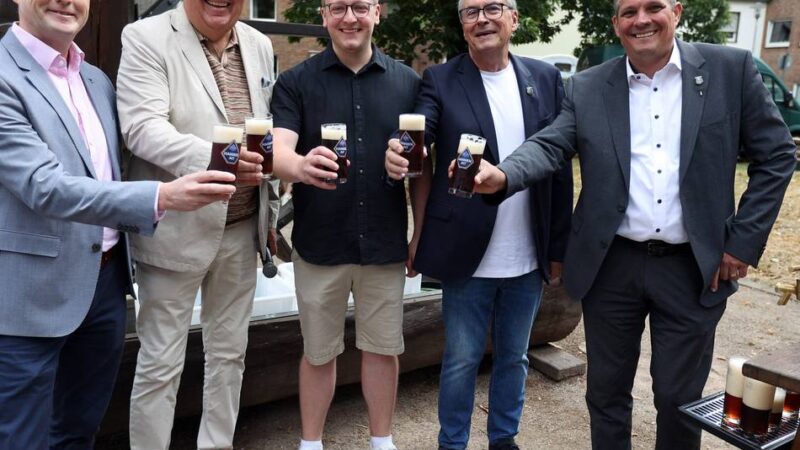 Frühshoppen in Mönchengladbach: 1000 Biergläser für das Jakob-Brunnen-Fest in Neuwerk