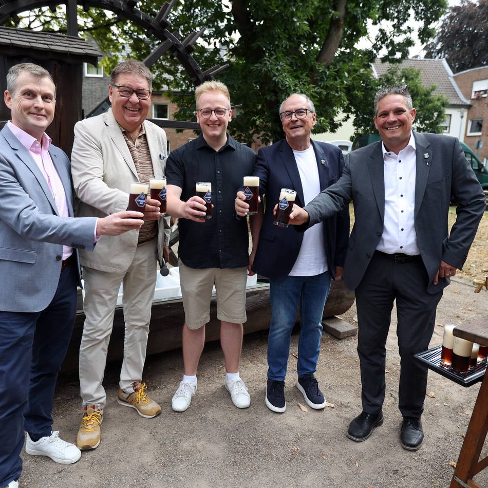 Frühshoppen in Mönchengladbach: 1000 Biergläser für das Jakob-Brunnen-Fest in Neuwerk