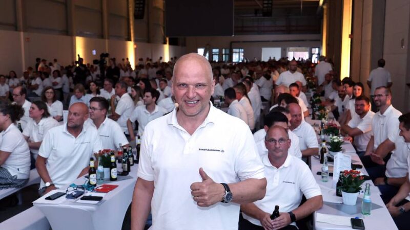 Triple-Feier in Mönchengladbach: 1600 Beschäftigte feiern neues Logistikzentrum bei Scheidt & Bachmann