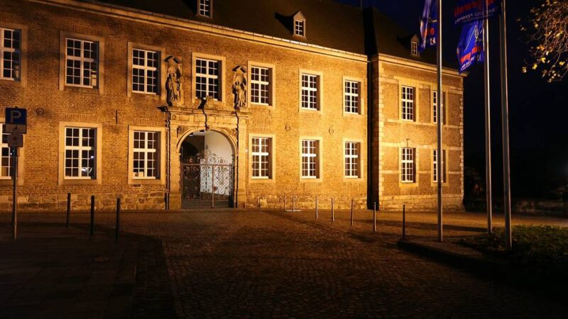 Stadtfinanzen in Mönchengladbach: Defizit immer größer – Kämmerer verhängt Haushaltssperre