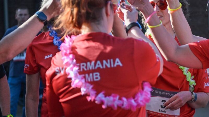 Luca Fröhling gibt sich die Ehre: Volksfeststimmung – ganz Wemb feiert die Läuferinnen und Läufer