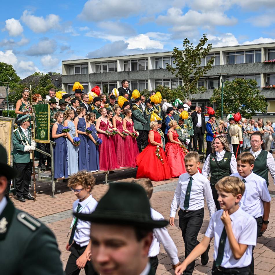 Brauchtum in Willich: Sebastianer feiern Schützenfest in Neersen