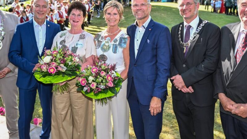 Dorothe Ophey trägt die Festkette: Ihr Herz schlägt für Winnekendonk