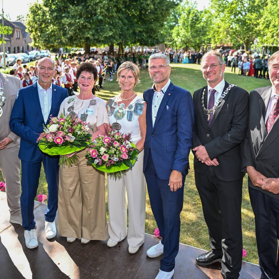 Dorothe Ophey trägt die Festkette: Ihr Herz schlägt für Winnekendonk