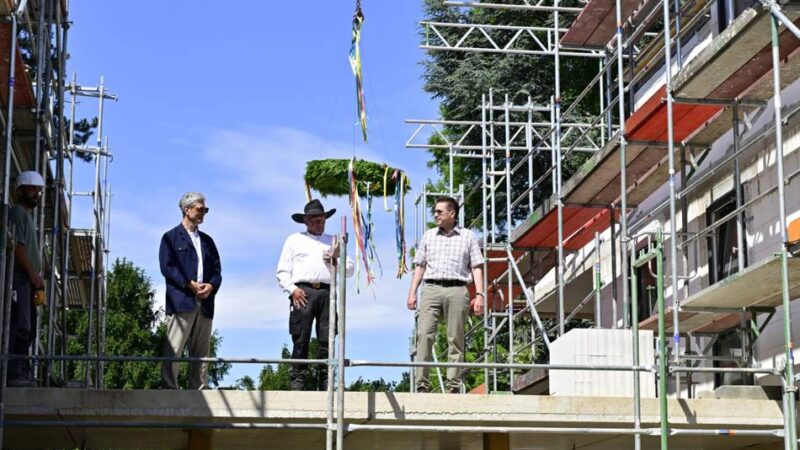 Richtfest in Mönchengladbach: Rohbau für Tagespflege und 15 neue Seniorenwohnungen ist fertig