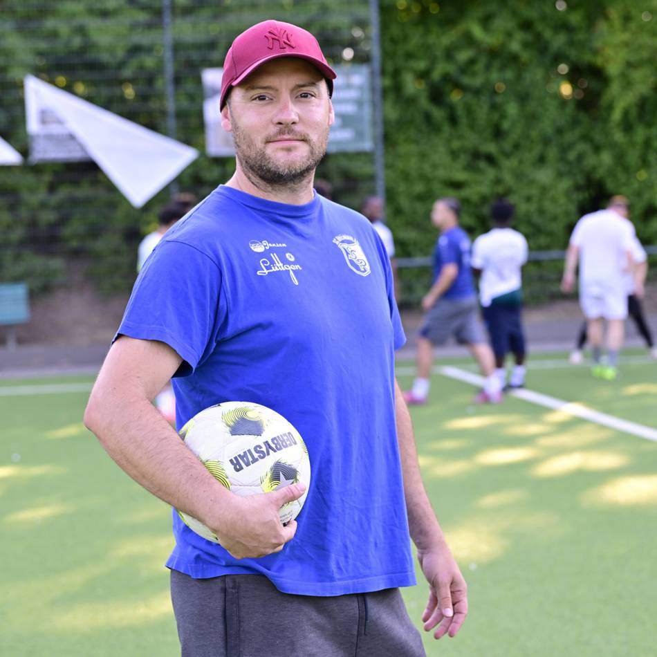 Vom Mitspieler zum Trainer: Wie Rheindahlen unter Özegen wieder zusammenfand