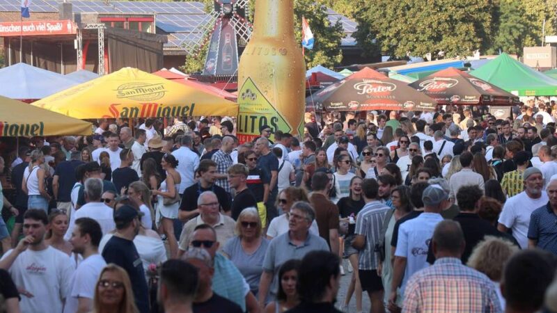 Bierbörse in Leverkusen: 39. Opladener Bierbörse zieht Tausende Besucher an