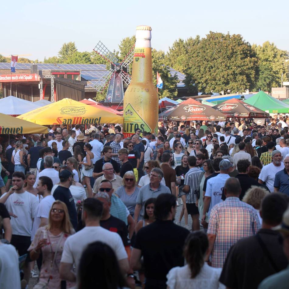 Bierbörse in Leverkusen: 39. Opladener Bierbörse zieht Tausende Besucher an