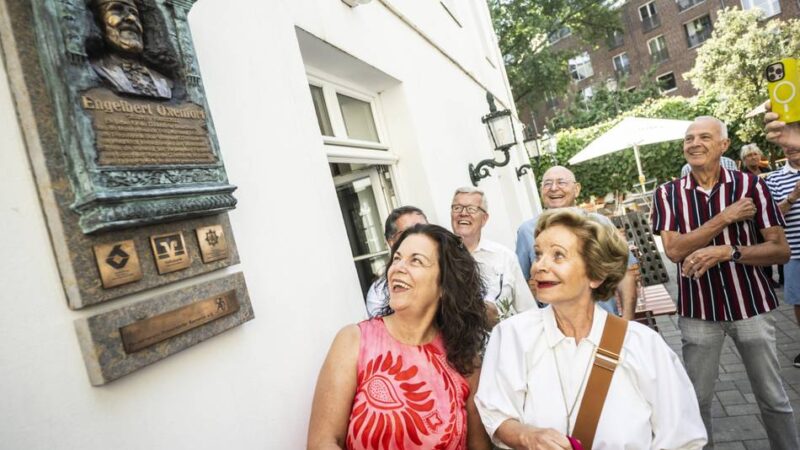 Gedenkplakette ehrt „Papa Karneval“: „Er war eine der Persönlichkeiten, die das Brauchtum und Ehrenamt getragen haben“