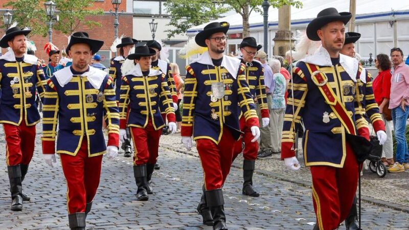 Schützenfest in Krefeld-Fischeln: Schreckmoment bei Schuss Nr. zehn