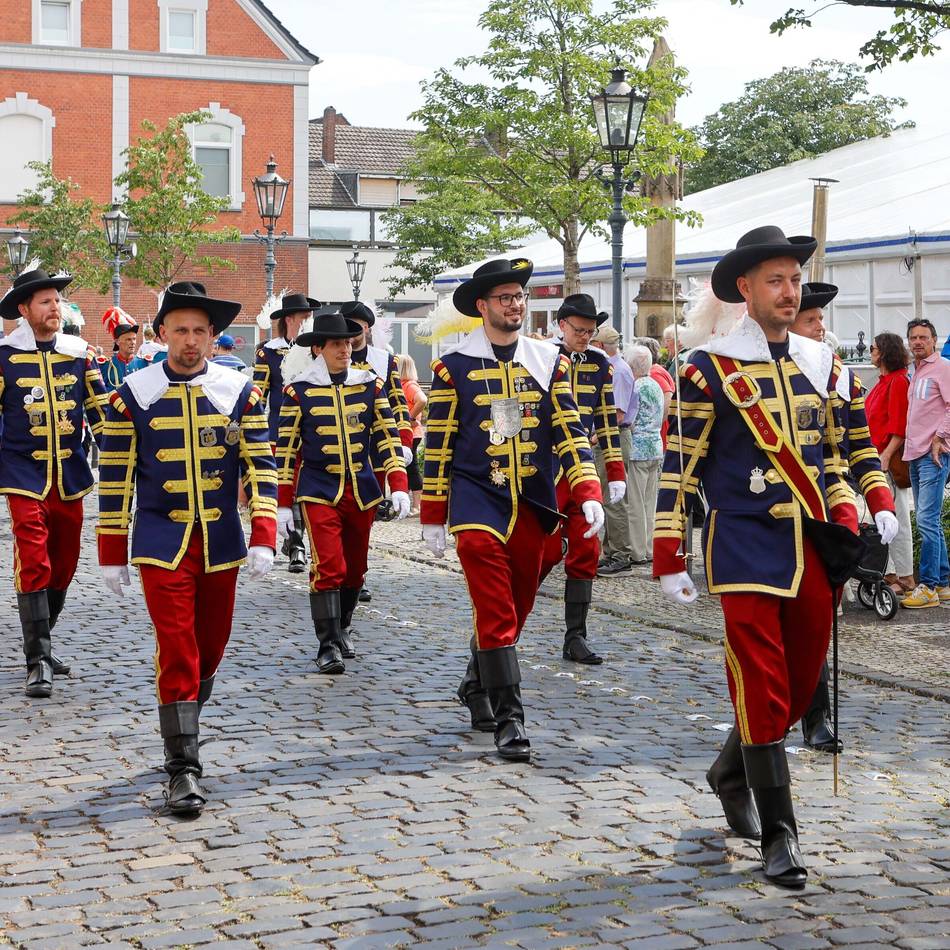 Schützenfest in Krefeld-Fischeln: Schreckmoment bei Schuss Nr. zehn
