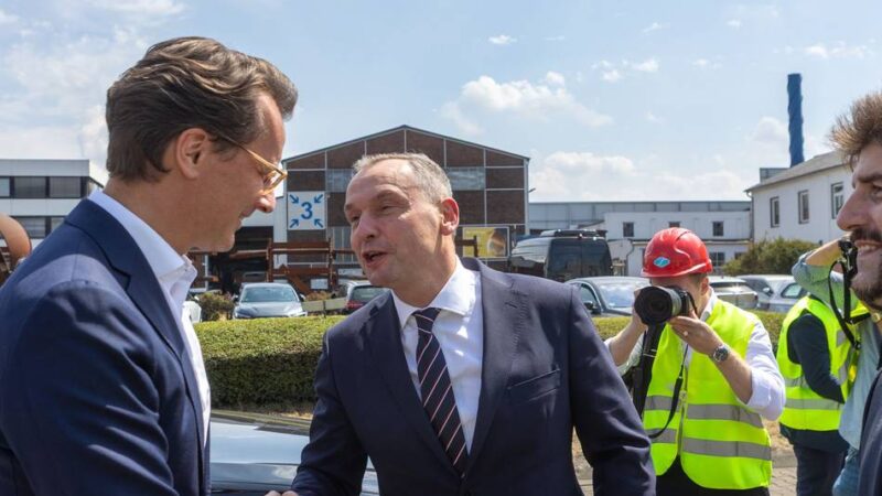 Industrie in Krefeld: Ministerpräsident Wüst besucht Siempelkamp-Gießerei
