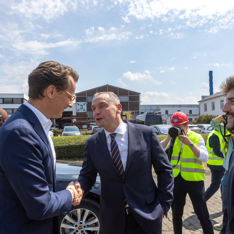 Industrie in Krefeld: Ministerpräsident Wüst besucht Siempelkamp-Gießerei