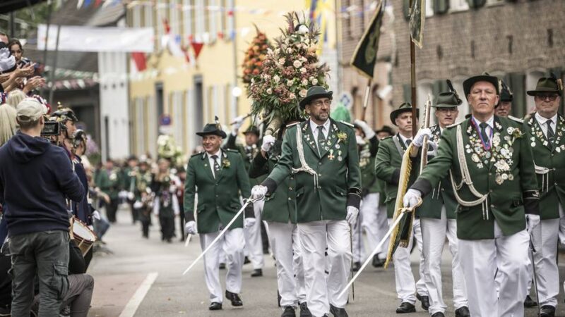 Schützenfest in Osterath: Schützenfans können sich Platz auf der Tribüne sichern