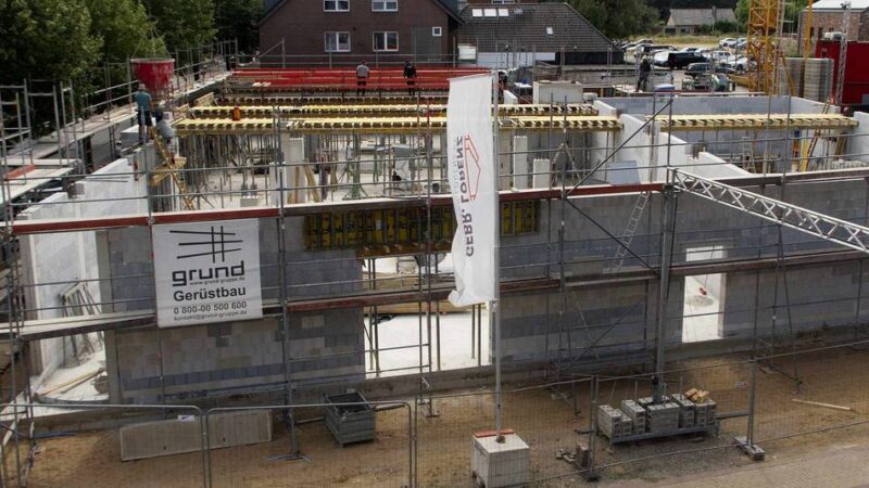 Baustelle in Alpens Ortskern: Rohbau des LindenQuartiers macht rasche Fortschritte