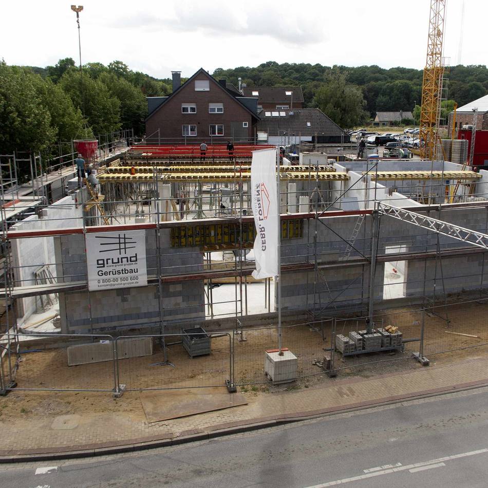Baustelle in Alpens Ortskern: Rohbau des LindenQuartiers macht rasche Fortschritte
